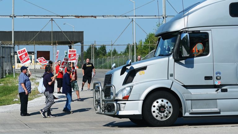 The Shift to Electric Vehicles Propels a Strike Against GM - The Next