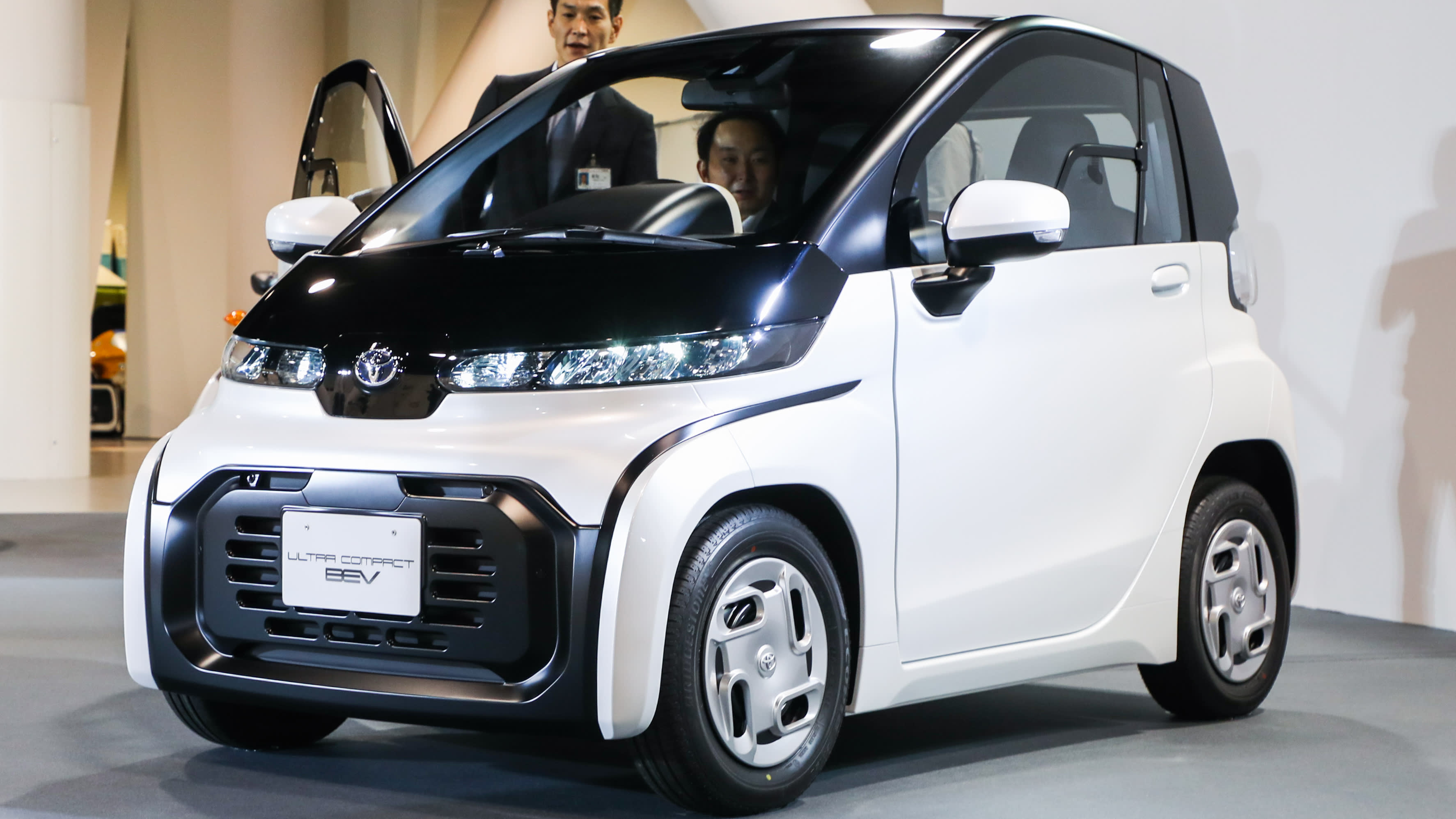toyota creates an electric vehicle with reusable batteries