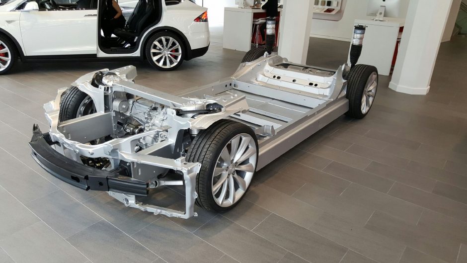 Tesla Smart Air Suspension Receives Update with Real-Time Visualization